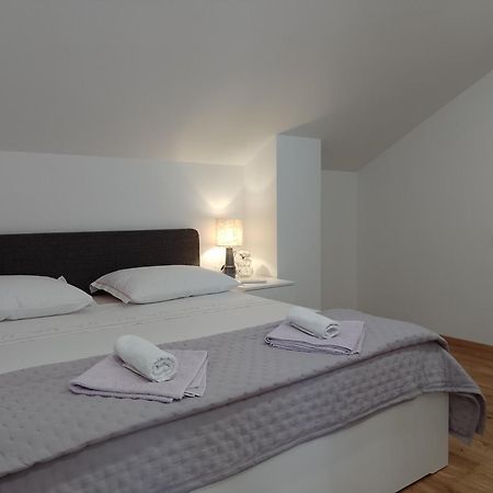 Apartments Mirna Korčula Eksteriør bilde